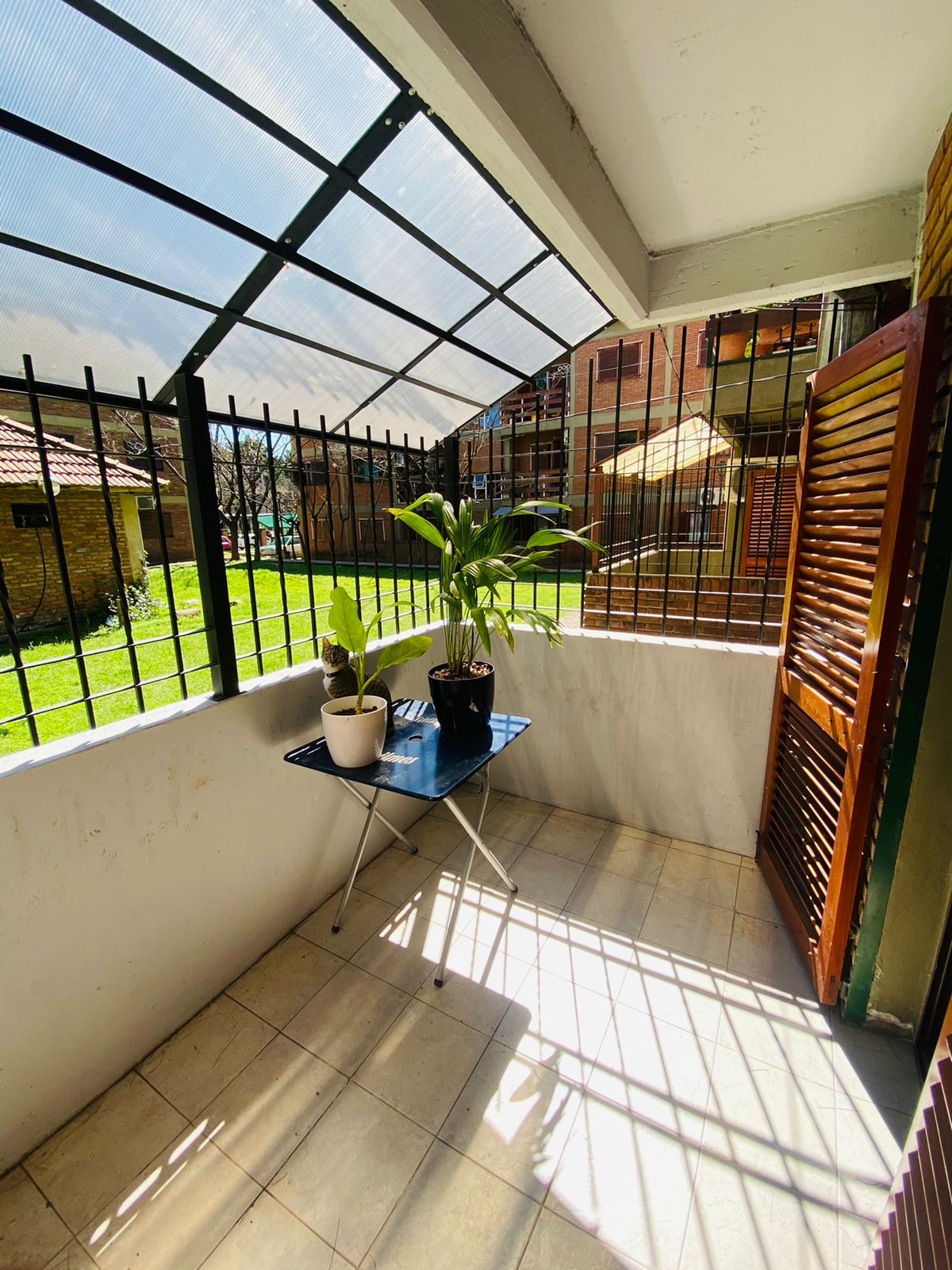 Excelente departamento en Planta Baja, con balcón y jardín
