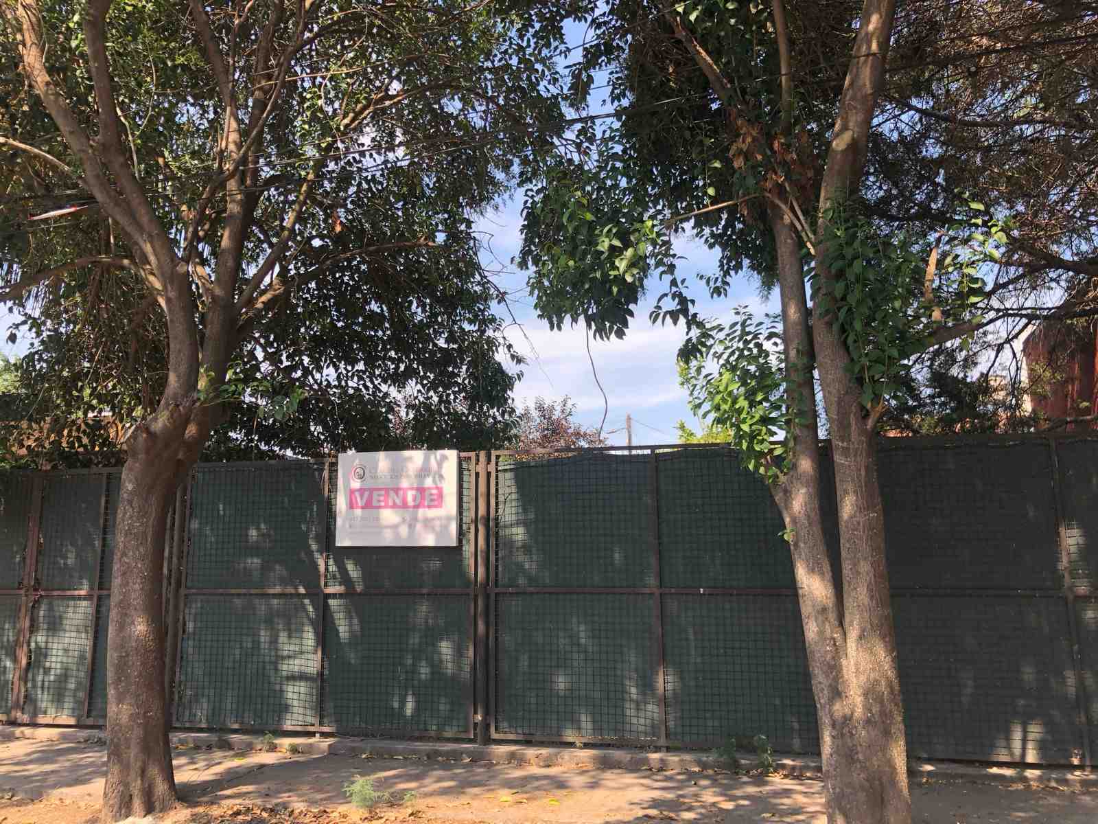 Se escuchan ofertas de contado o propuestas de compra. 