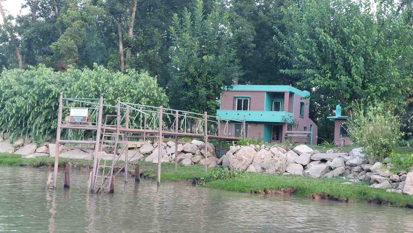 Casa de Isla sobre Canal Alem, Campana