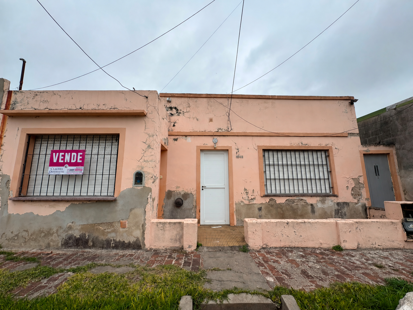 Casa en venta a refaccionar al 100% 