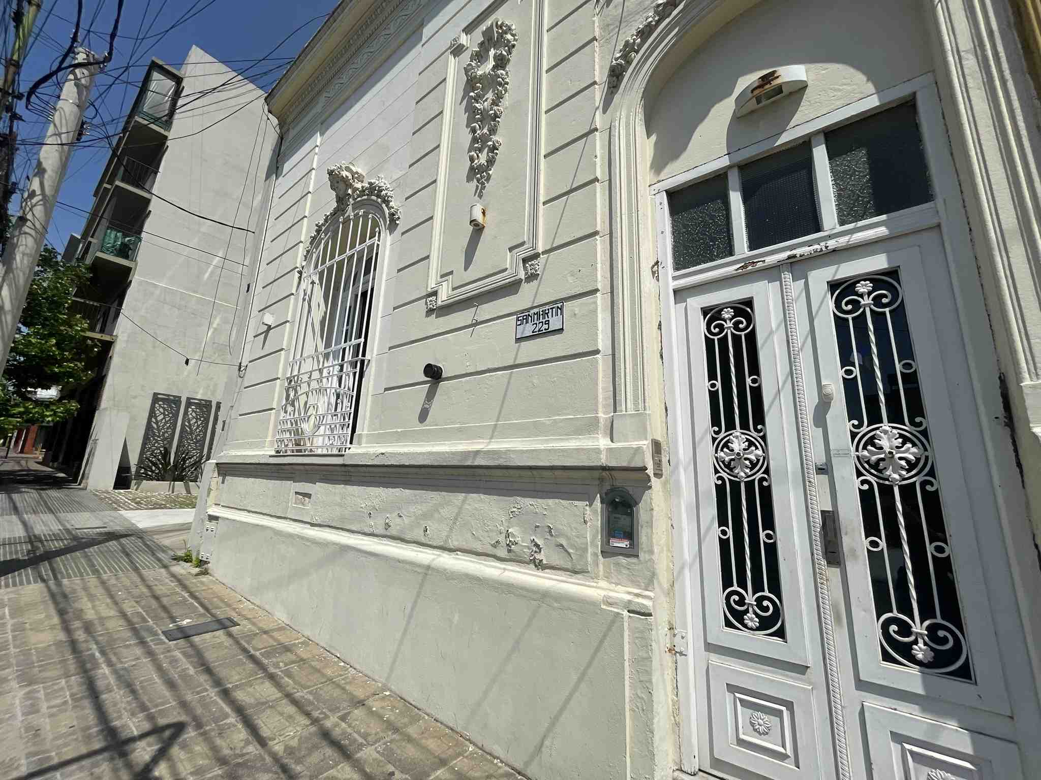 Casa en alquiler – Excelente ubicación céntrica