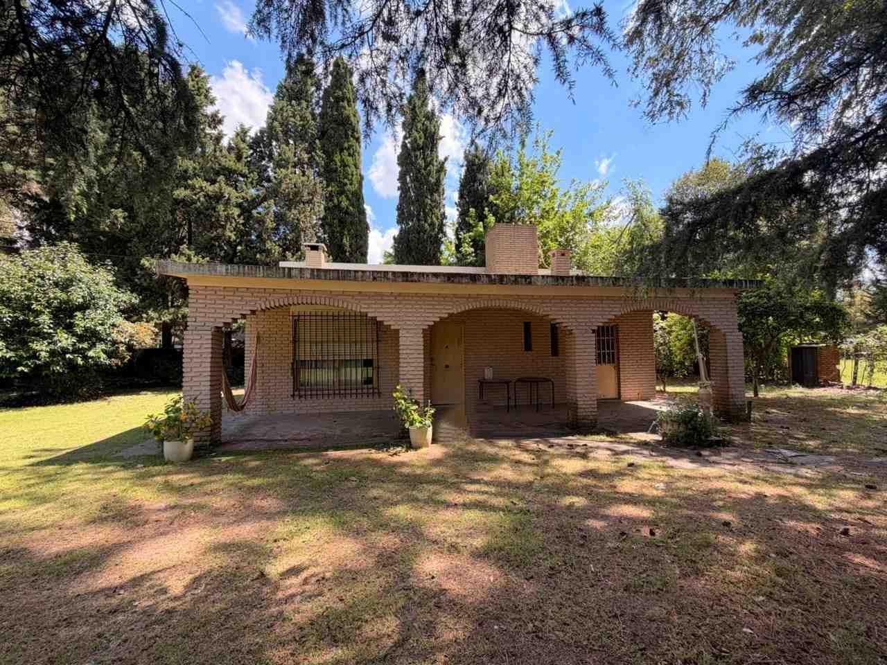 OPORTUNIDAD PARA INVERSORES - CASA QUINTA EN VENTA – BARRIO LOS PIONEROS